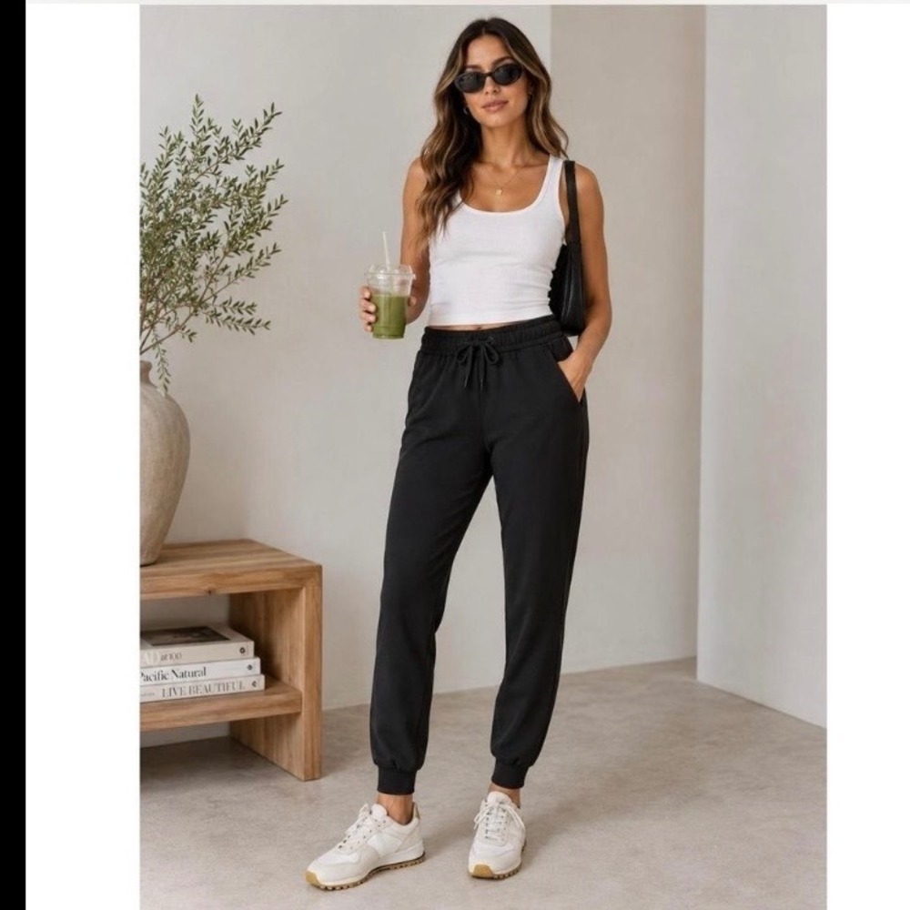Lululemon On The Fly Jogger W SZ 4 Black Luxtreme Activewear Athleisure Workout